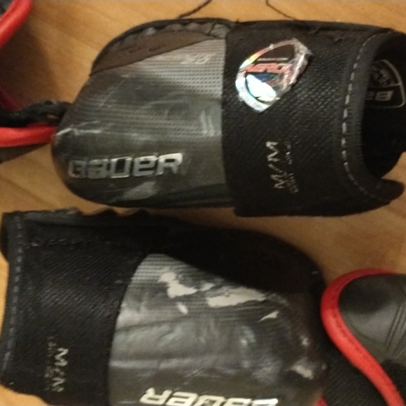 Bauer ice hockey elbow protection pads junior medium - Picture 11 of 12